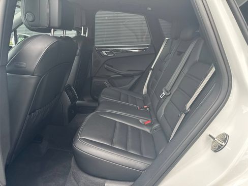 Certified 2026 Porsche Macan AWD/4WD image 6