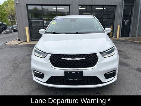 Certified 2022 Chrysler Pacifica Touring-L FWD image 9