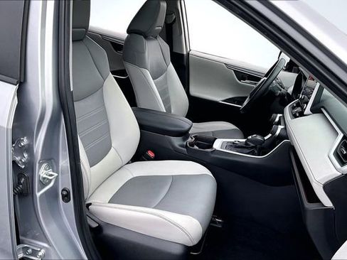 Used 2020 Toyota RAV4 Limited AWD/4WD image 29