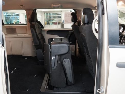Used 2014 Dodge Grand Caravan American Value Package image 27