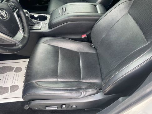 Used 2015 Toyota Highlander Limited Platinum AWD/4WD image 13