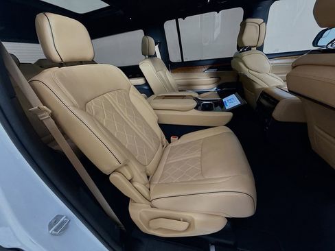 Used 2023 Jeep Grand Wagoneer Series III image 29