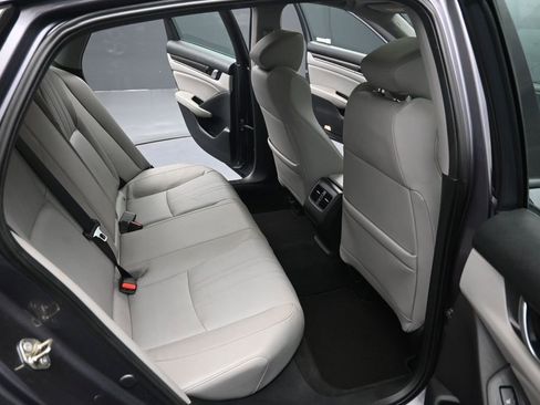 Used 2018 Honda Accord Touring image 32