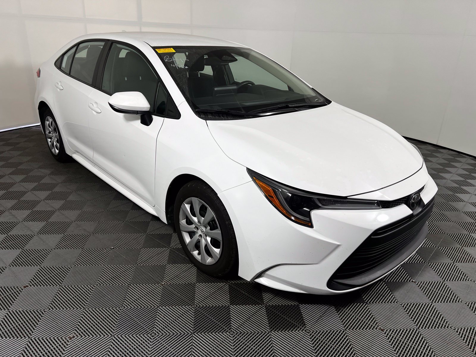 Used 2024 Toyota Corolla LE FWD image 3