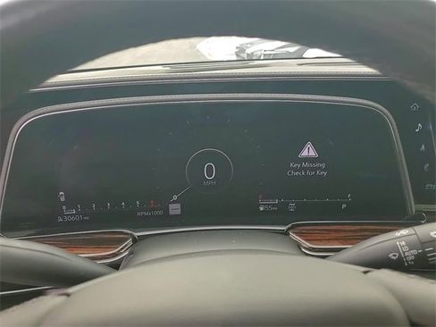 Certified 2022 Cadillac Escalade Premium Luxury image 18