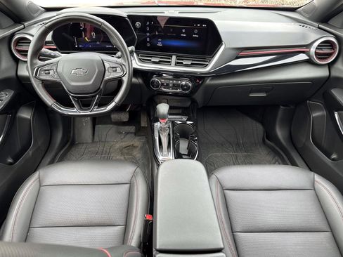 Used 2024 Chevrolet Trax RS w/ Sunroof Package image 13