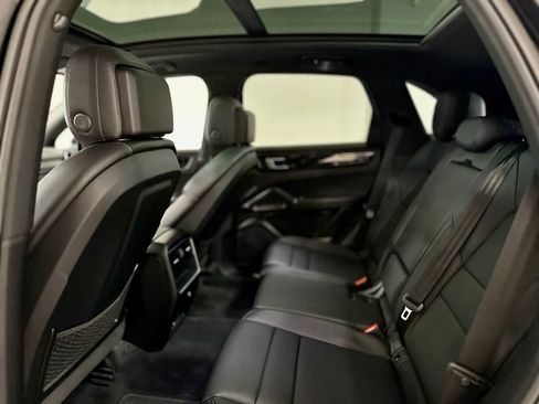 Used 2021 Porsche Cayenne w/ Driver Memory Package image 46