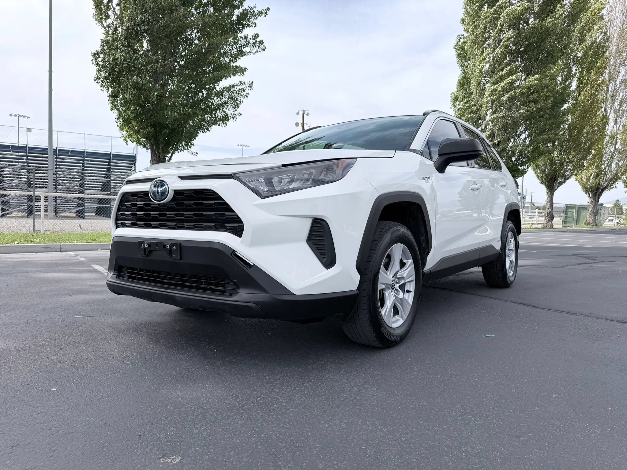 Used 2021 Toyota RAV4 LE AWD/4WD image 11