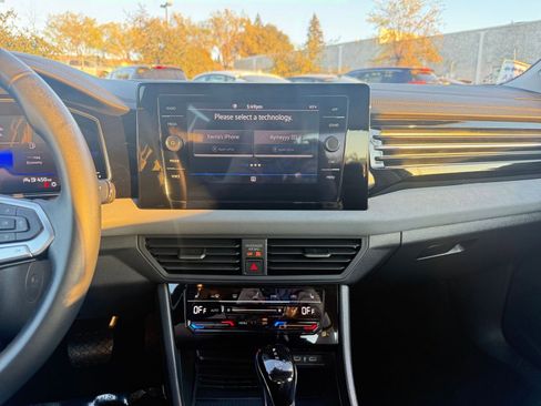 Used 2025 Volkswagen Jetta SE image 17