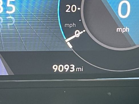 Used 2025 Volkswagen Atlas SE image 36