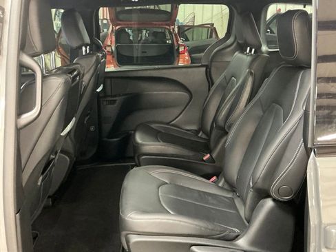 Used 2021 Chrysler Pacifica Touring-L w/ Uconnect Theater Family Group image 26