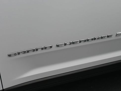 New 2025 Jeep Grand Cherokee L Laredo w/ Luxury Tech Group I image 13