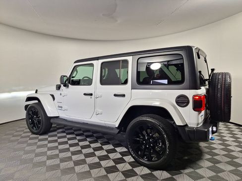 Used 2022 Jeep Wrangler Unlimited Sahara w/ Cold Weather Group AWD/4WD image 3