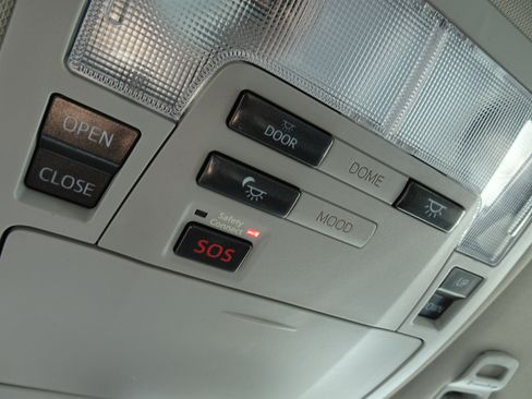 Used 2015 Toyota Avalon Limited w/ Technology Package FWD image 27