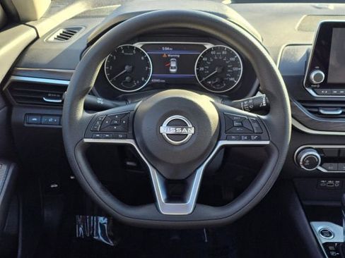 Used 2024 Nissan Altima 2.5 SV image 21