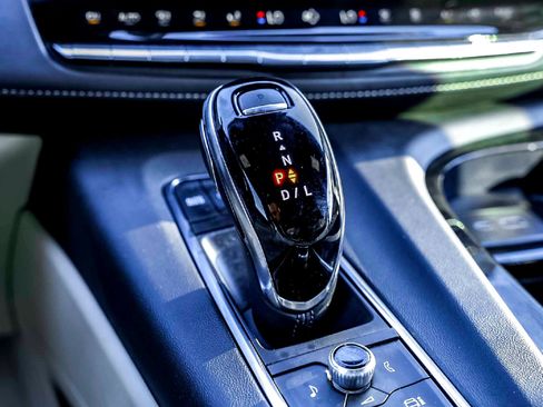 Used 2024 Cadillac Escalade Premium Luxury image 24