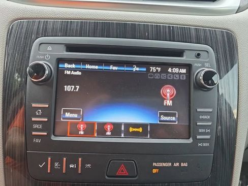 Used 2015 Chevrolet Traverse LT w/ Style and Technology Package FWD image 24
