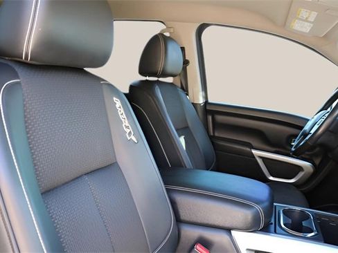 Used 2017 Nissan Titan PRO-4X image 21