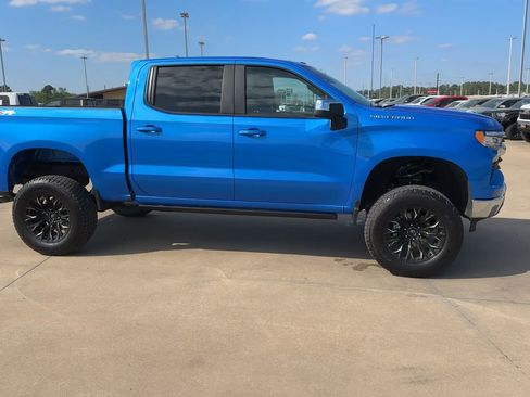 Used 2025 Chevrolet Silverado 1500 LT image 2