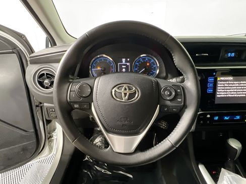 Used 2017 Toyota Corolla SE w/ SE Premium Package FWD image 18