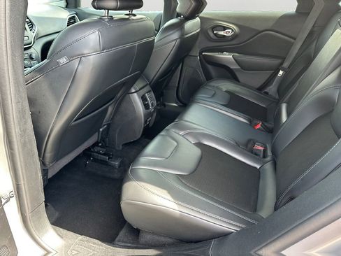 Used 2020 Jeep Cherokee Latitude Plus AWD/4WD image 9