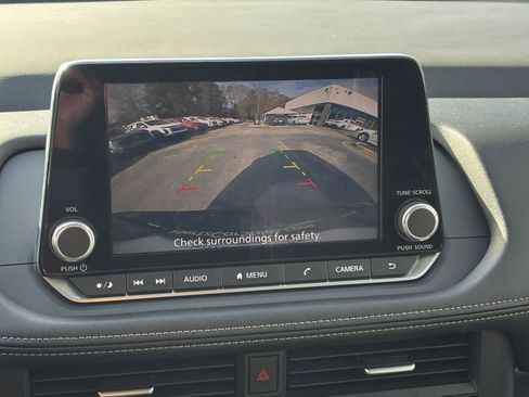 Used 2025 Nissan Rogue SV image 25