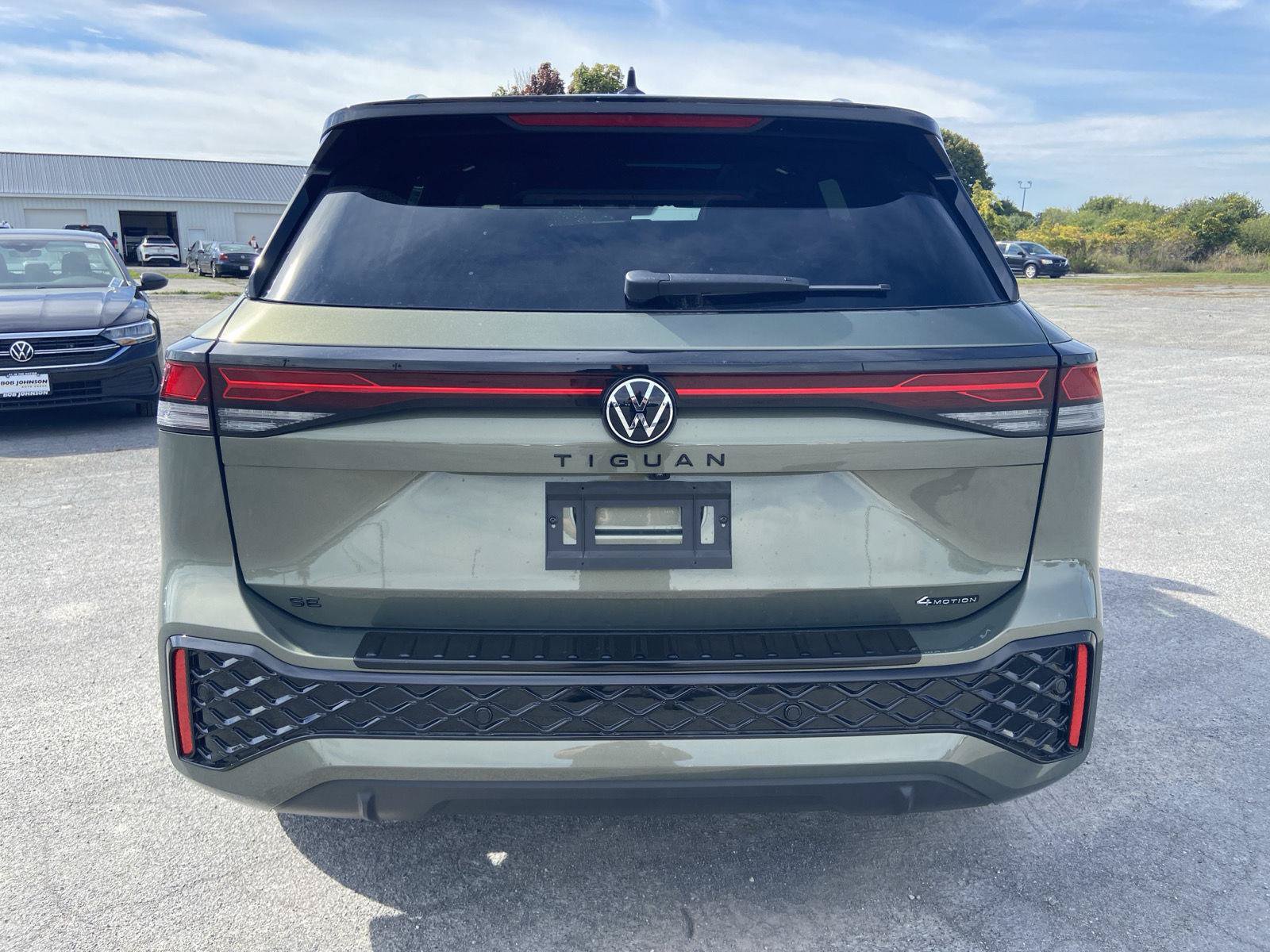 New 2026 Volkswagen Tiguan SE R-Line AWD/4WD image 5