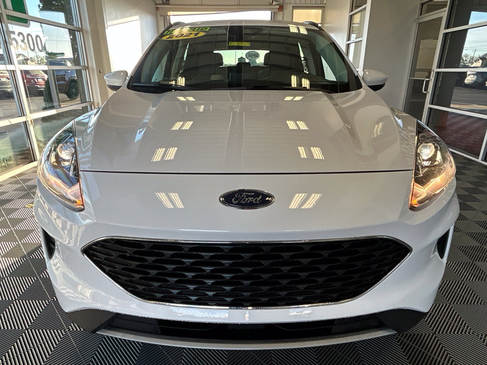 Used 2021 Ford Escape SE AWD/4WD image 2