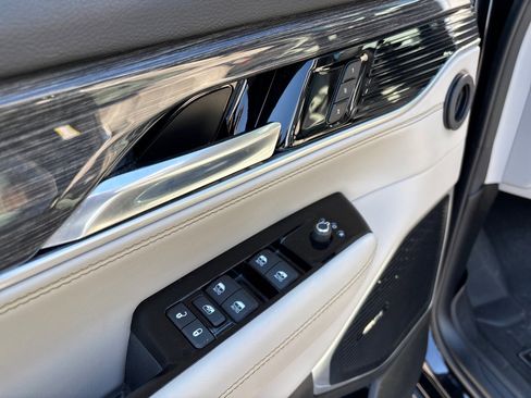 Used 2022 Jeep Wagoneer Series III w/ Flexible Seating Group image 11