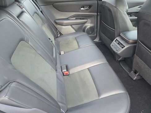 Used 2023 Nissan Ariya AWD image 12