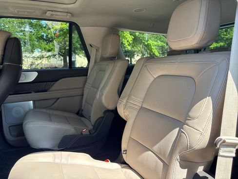 Used 2022 Lincoln Navigator Reserve AWD/4WD image 12