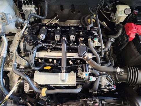 Used 2021 Nissan Kicks SR image 28