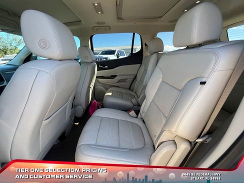 Used 2021 GMC Acadia Denali w/ Denali Technology Package image 12