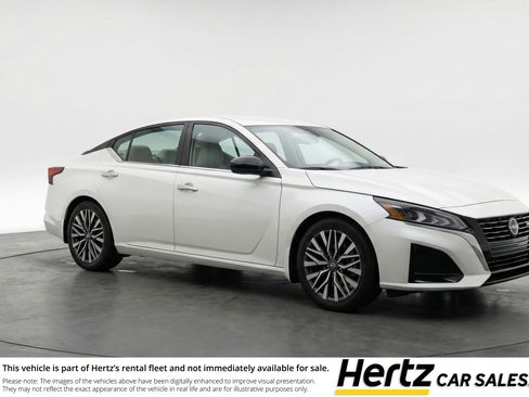 Used 2025 Nissan Altima 2.5 SV image 1