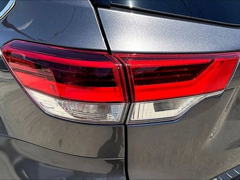 Used 2018 Toyota Highlander Limited AWD/4WD image 24
