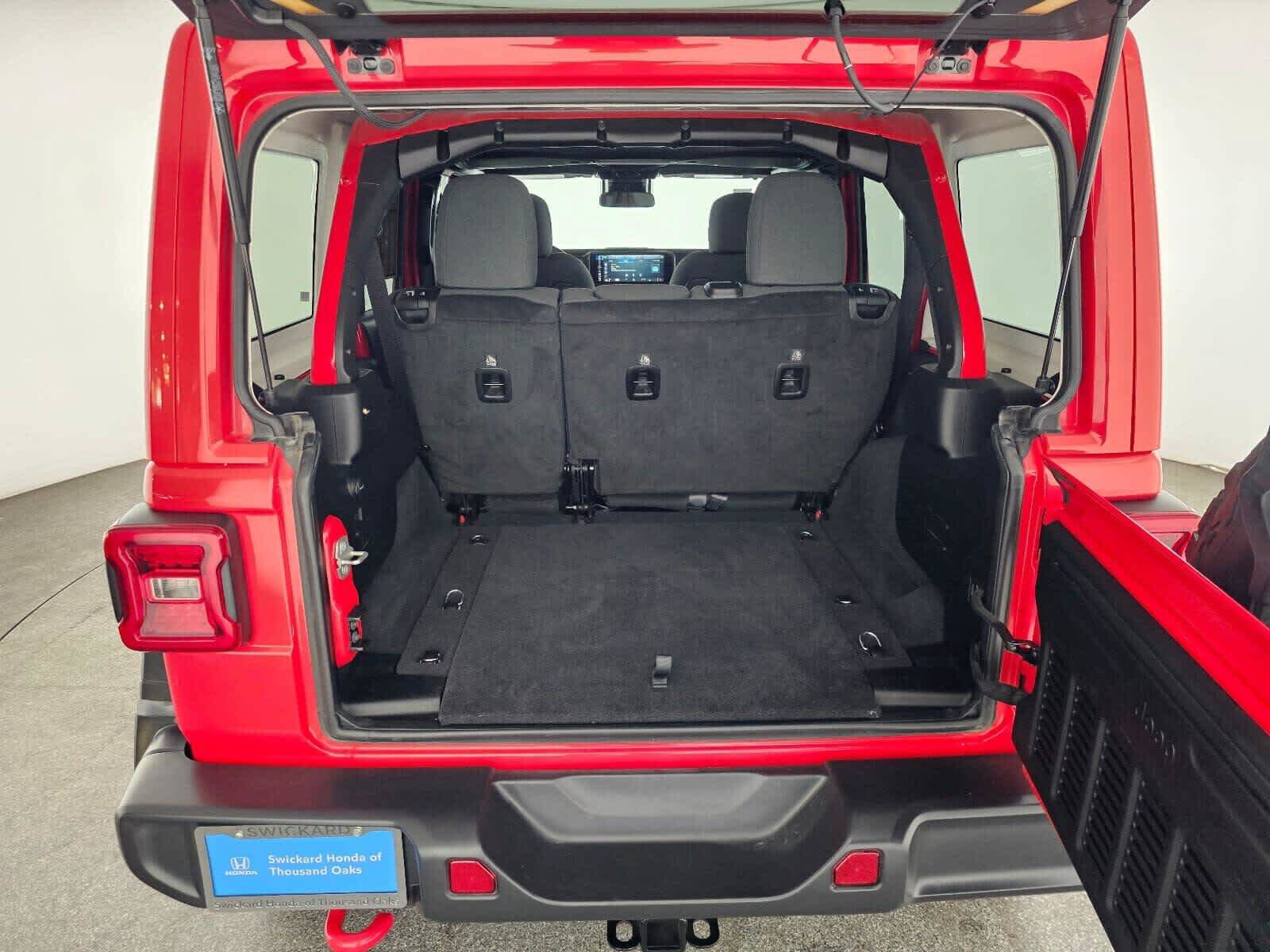Used 2025 Jeep Wrangler Unlimited Rubicon AWD/4WD image 14
