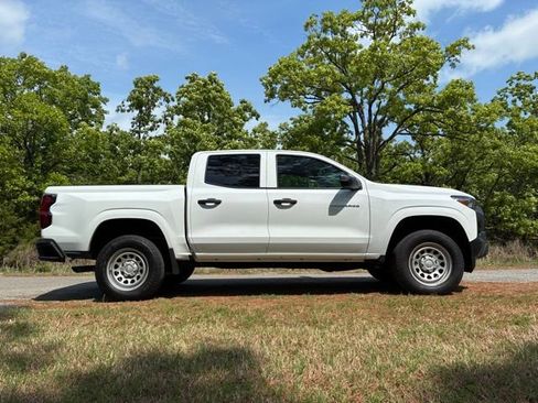 Used 2024 Chevrolet Colorado W/T image 7