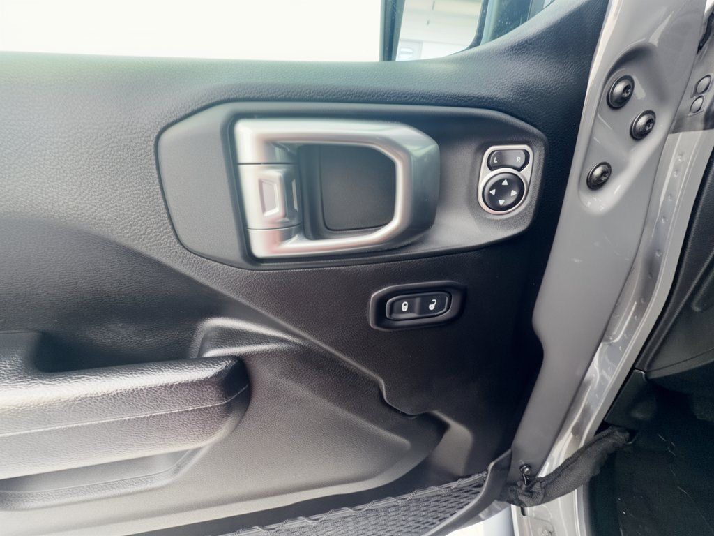 Used 2022 Jeep Wrangler Sport AWD/4WD image 15