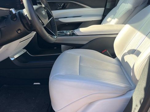 Used 2024 Cadillac Lyriq Luxury image 13