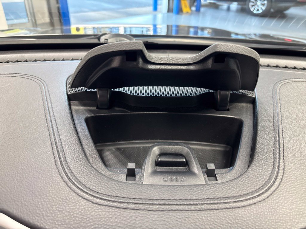 Used 2014 Jeep Cherokee Latitude w/ Cold Weather Group FWD image 22