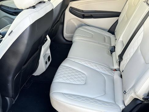 Used 2024 Ford Edge Titanium image 6