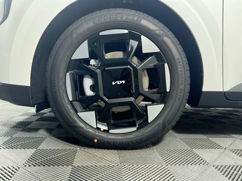 New 2026 Kia Carnival EX image 13