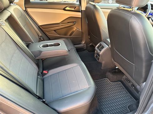 Certified 2023 Volkswagen Taos SE w/ Panoramic Sunroof Package image 15