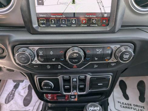 Used 2018 Jeep Wrangler Unlimited Rubicon AWD/4WD image 25