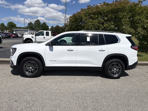 Certified 2025 GMC Acadia Elevation FWD image 7