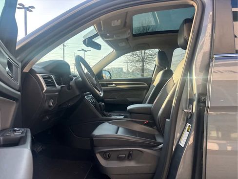 Used 2023 Volkswagen Atlas SE w/ Panoramic Sunroof Package image 32