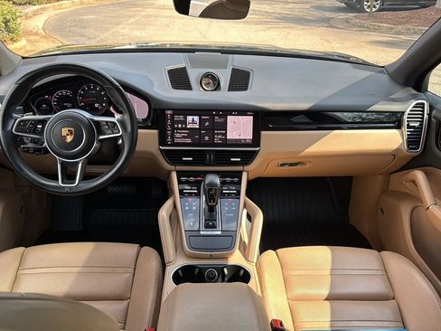 Used 2020 Porsche Cayenne image 27
