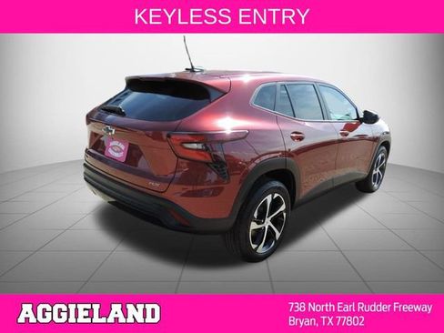 Used 2025 Chevrolet Trax RS w/ Driver Confidence Package FWD image 4