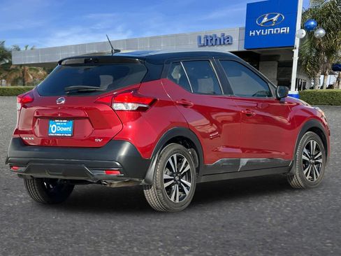 Used 2019 Nissan Kicks SV image 2