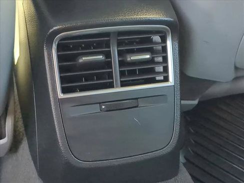 Used 2017 Audi A3 e-tron Premium image 24